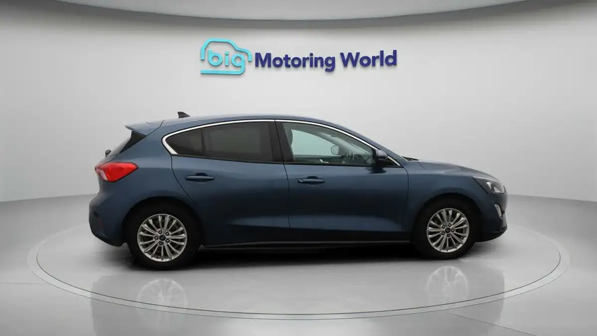 2020-ford-focus-10t-titanium-hatchback-auto-big-8