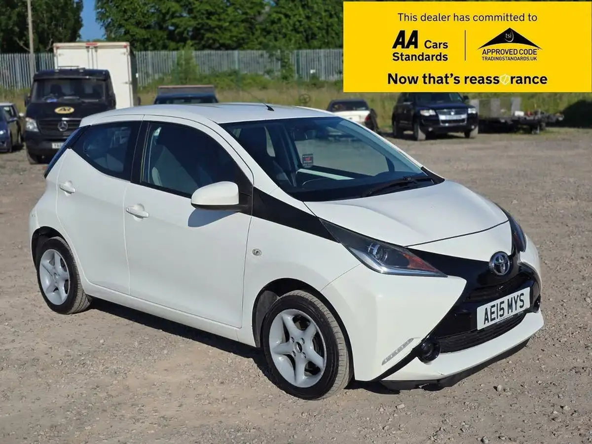 2015-toyota-aygo-10-vvt-i-x-play-5d-x-shift-big-0