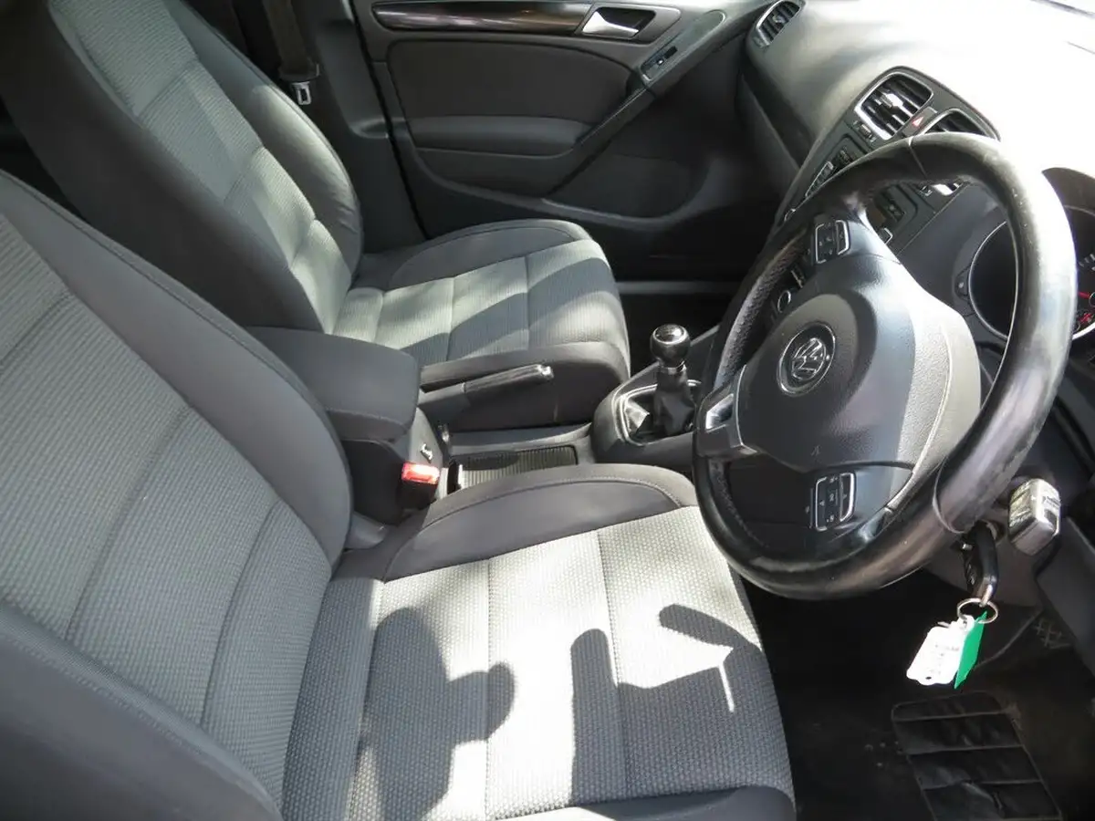2012-volkswagen-golf-14-match-5d-big-21
