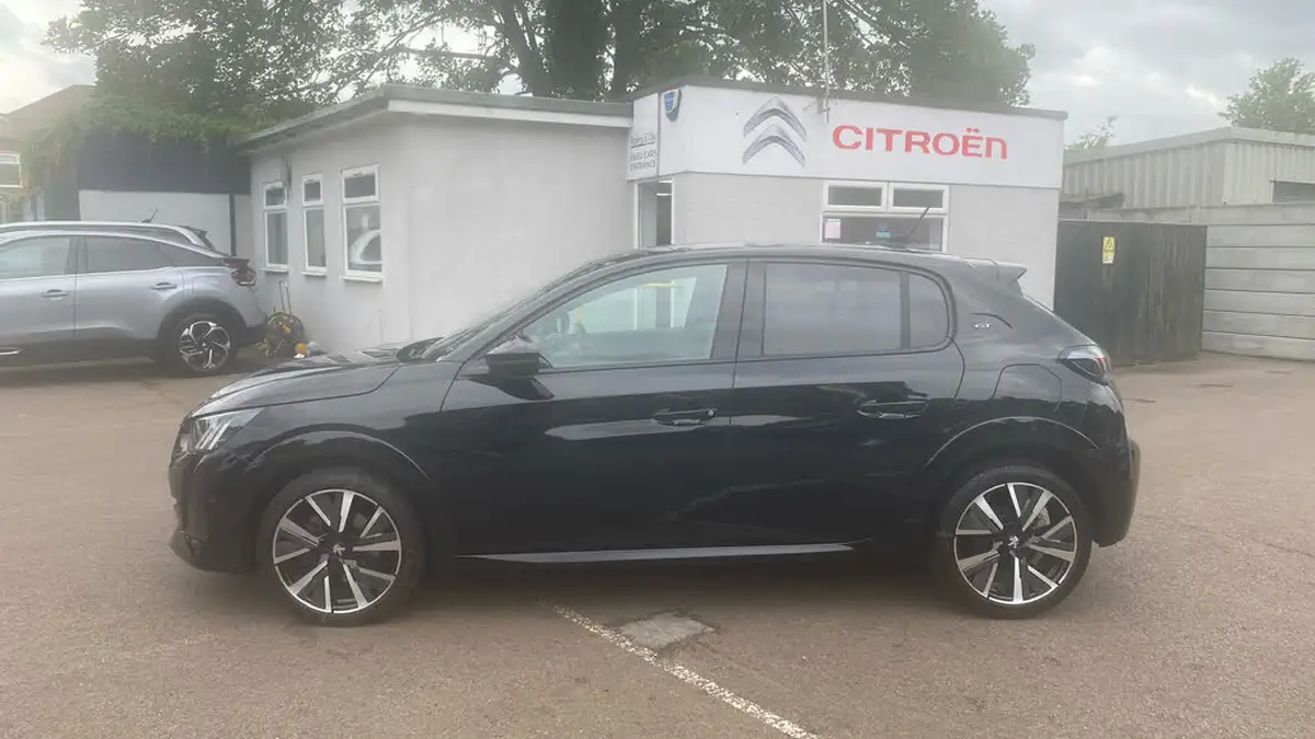 2022-peugeot-208-12-puretech-gt-100ps-big-5