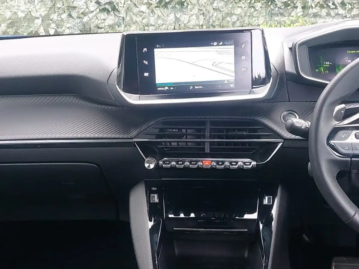 2023-peugeot-2008-suv-12-puretech-allure-premium-130bhp-eat8-big-9