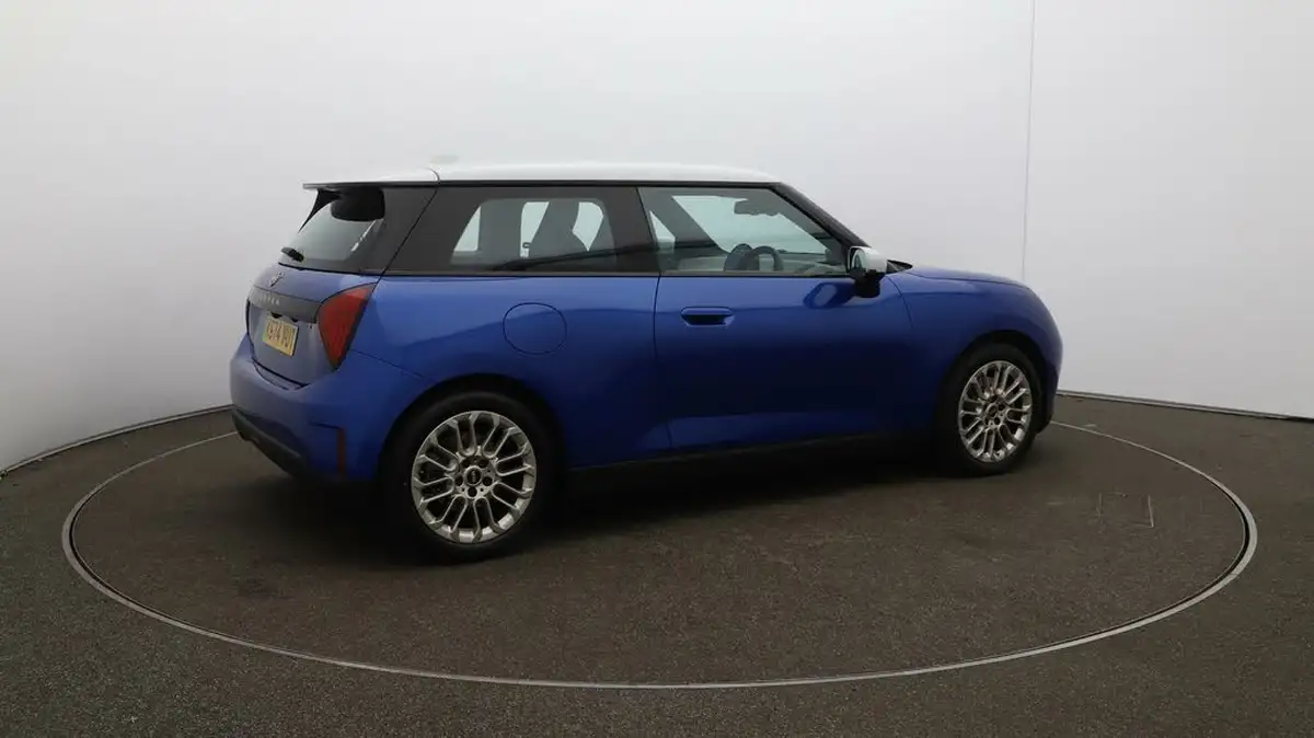 2024-mini-cooper-e-cooper-e-exclusive-big-50