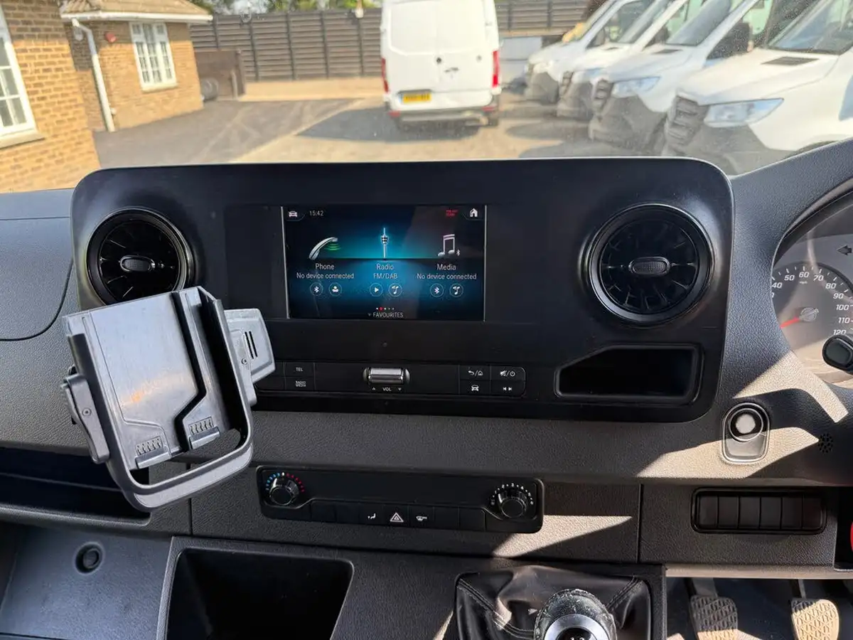2018-mercedes-benz-sprinter-21cdi-311-l2h1-panel-van-rwd-eco-gear-360-big-21