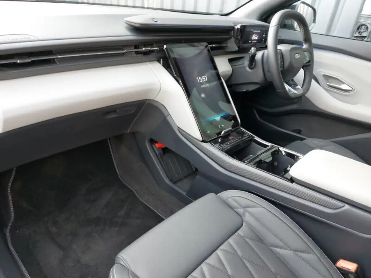 2024-ford-explorer-e-premium-286ps-77kwh-big-4