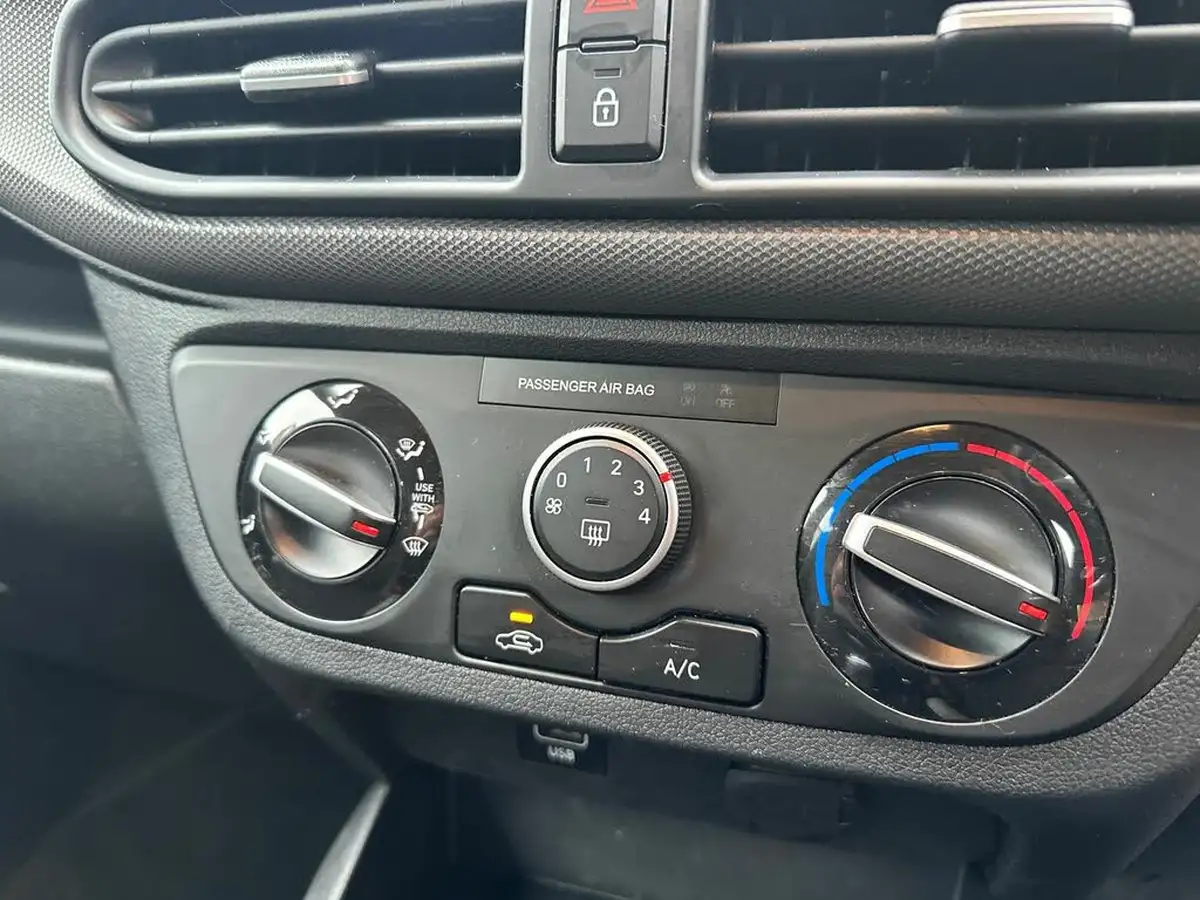 2022-hyundai-i10-10-se-connect-big-17
