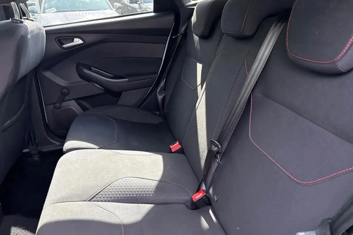 2018-ford-focus-10t-st-line-140ps-hatchback-big-25