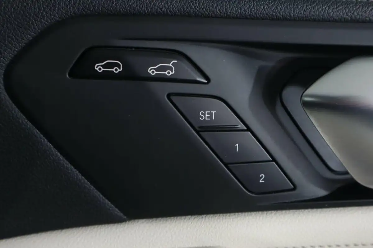 2021-bmw-x6-30-xdrive40i-m-sport-big-21