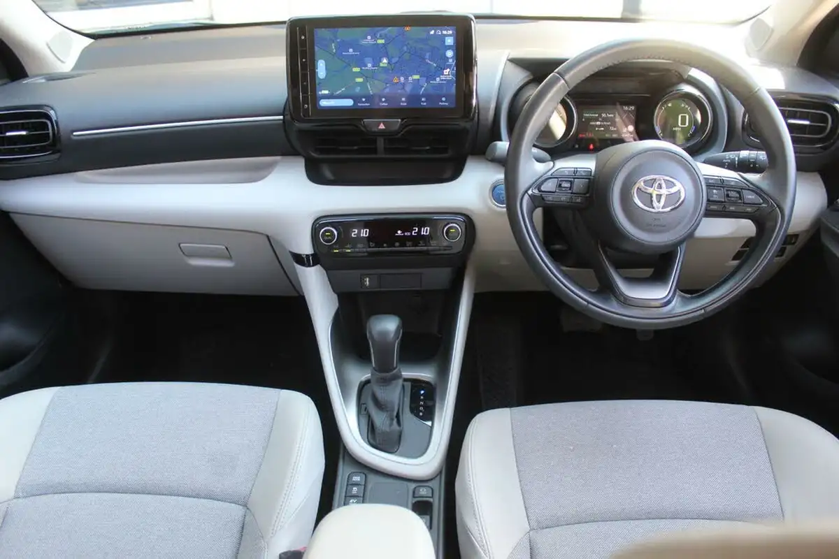 2022-toyota-yaris-cross-15-vvt-i-excel-city-packpan-roof-big-14