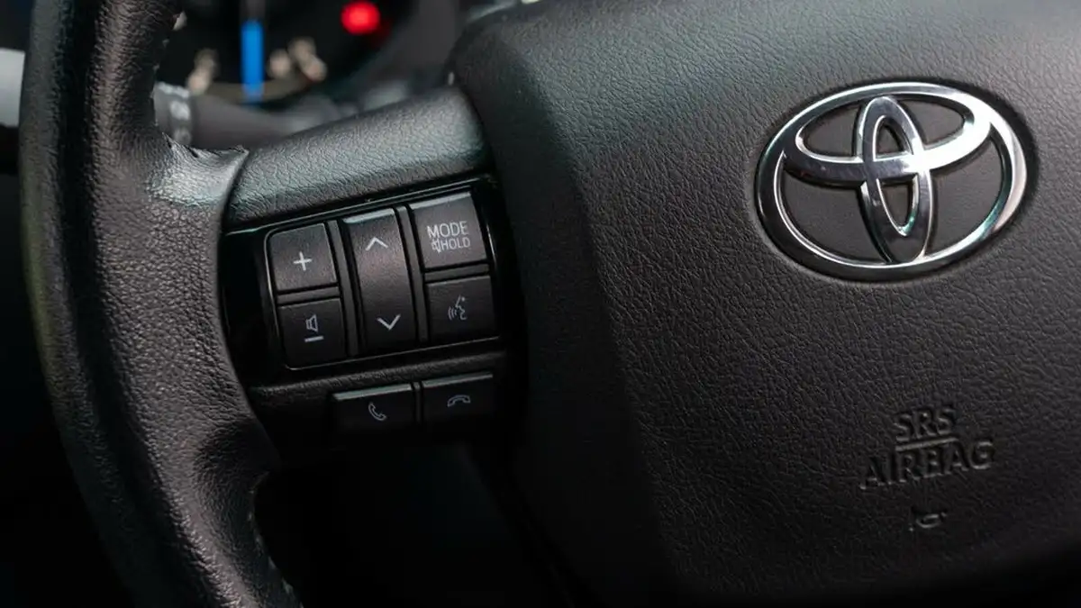 2022-toyota-hi-lux-28d-4d-invincible-x-204hpeu6d-2755cc-auto-big-14