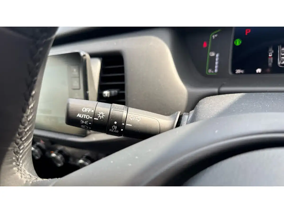 2025-honda-jazz-15-i-mmd-advance-big-33