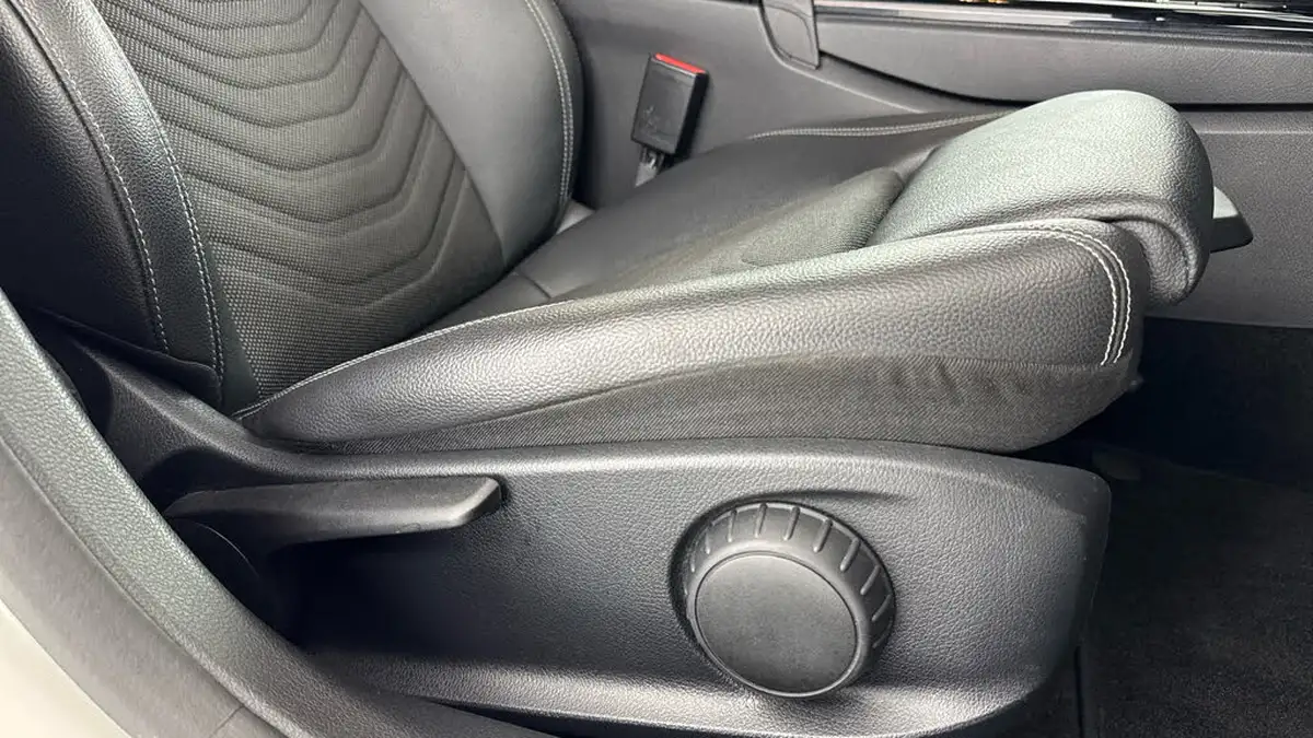2022-mercedes-benz-a-class-20d-a180d-se-8g-dct-big-26