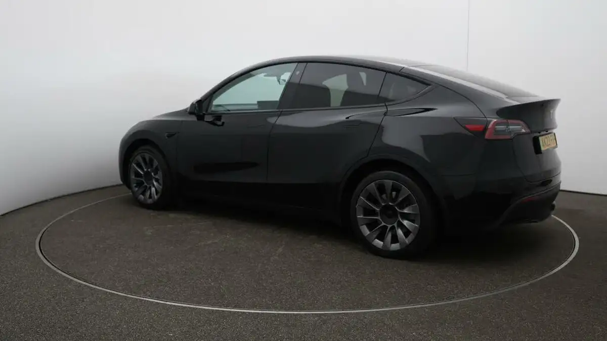 2023-tesla-model-y-e-rwd-big-31