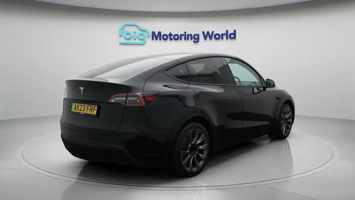2023-tesla-model-y-e-rwd-big-7