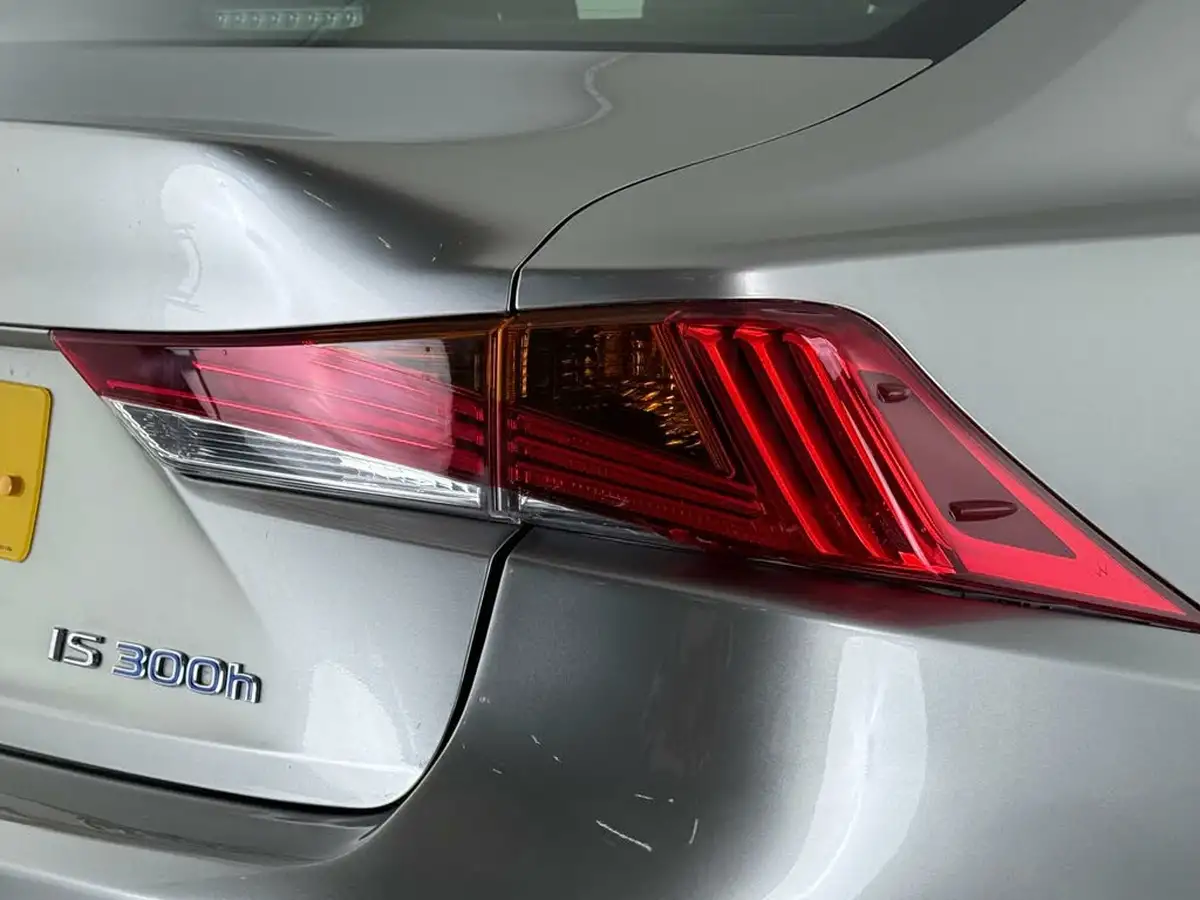2018-lexus-is-300h-25-advance-lexus-navigation-big-8