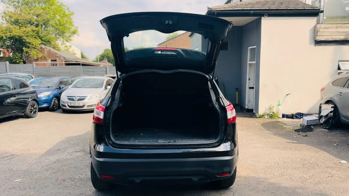 2015-nissan-qashqai-big-17