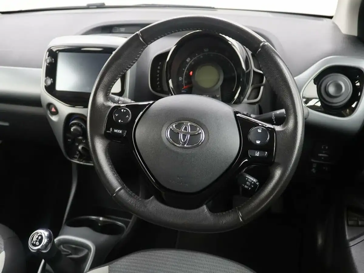2021-toyota-aygo-10-vvt-i-x-play-tss-big-19