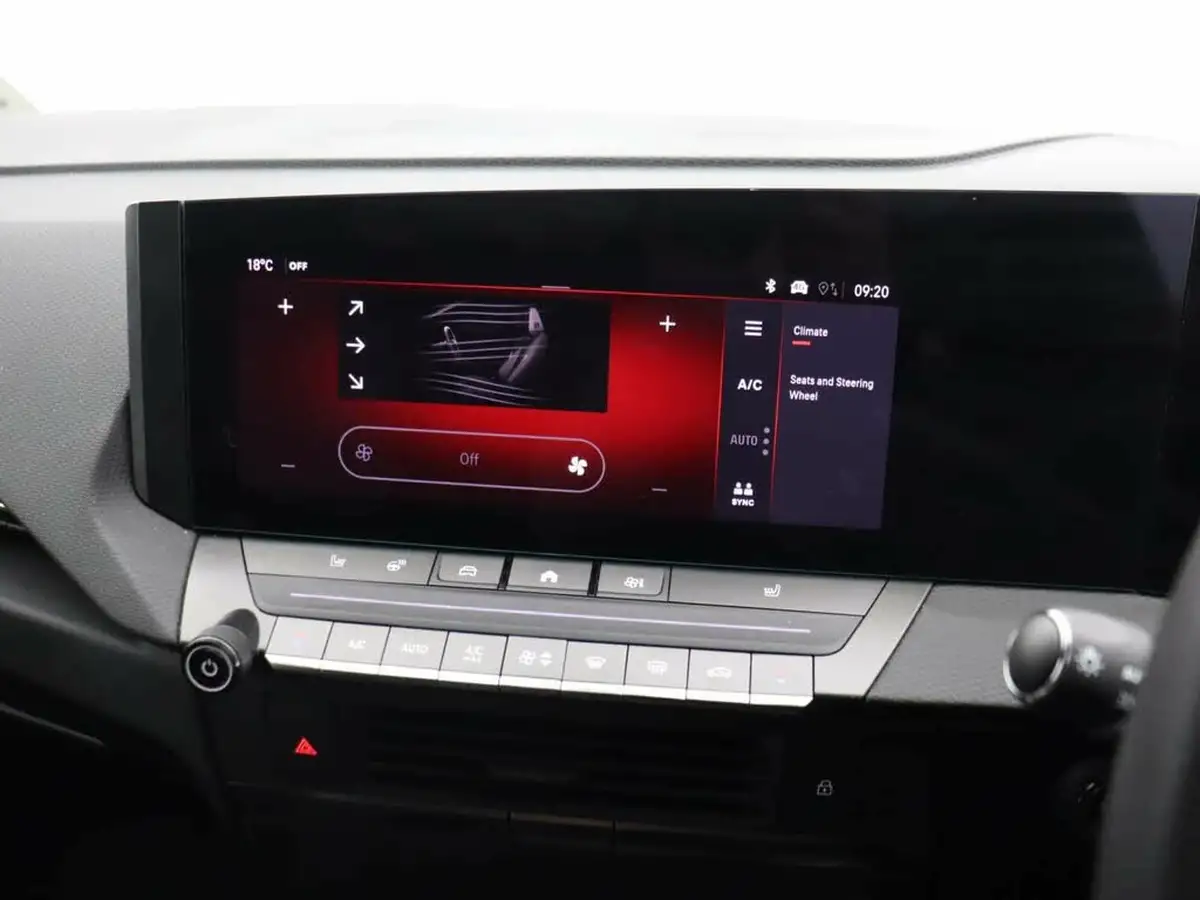2023-vauxhall-astra-big-27