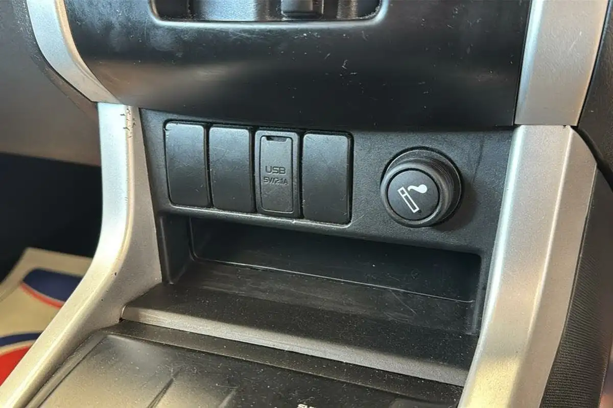 2019-isuzu-d-max-19td-yukon-double-pickup-auto-big-24