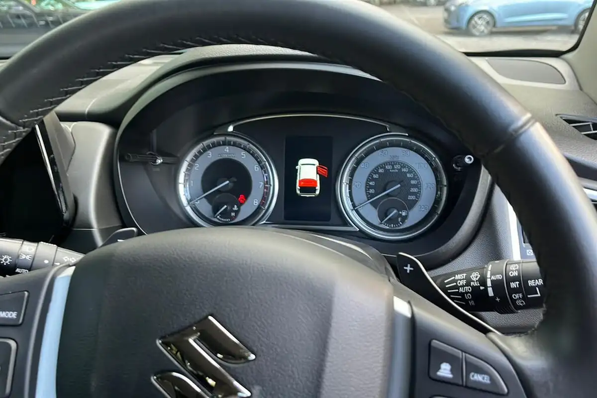 2024-suzuki-s-cross-15-motion-big-33
