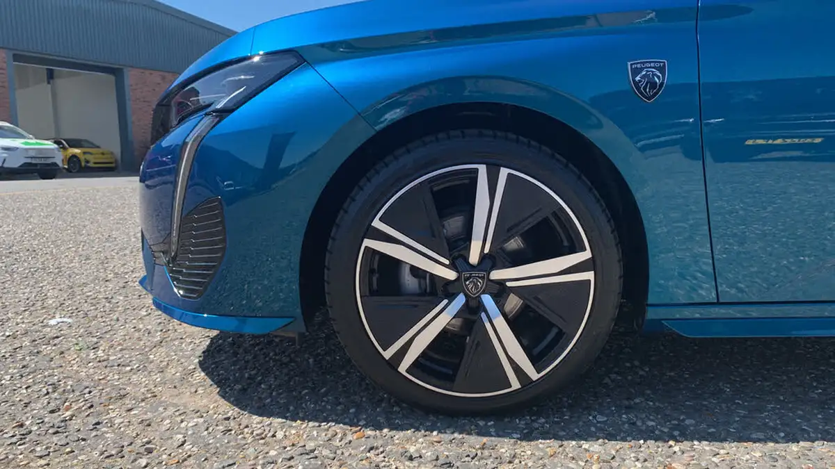 2024-peugeot-308-12-puretech-gt-130ps-ss-eat8-big-13