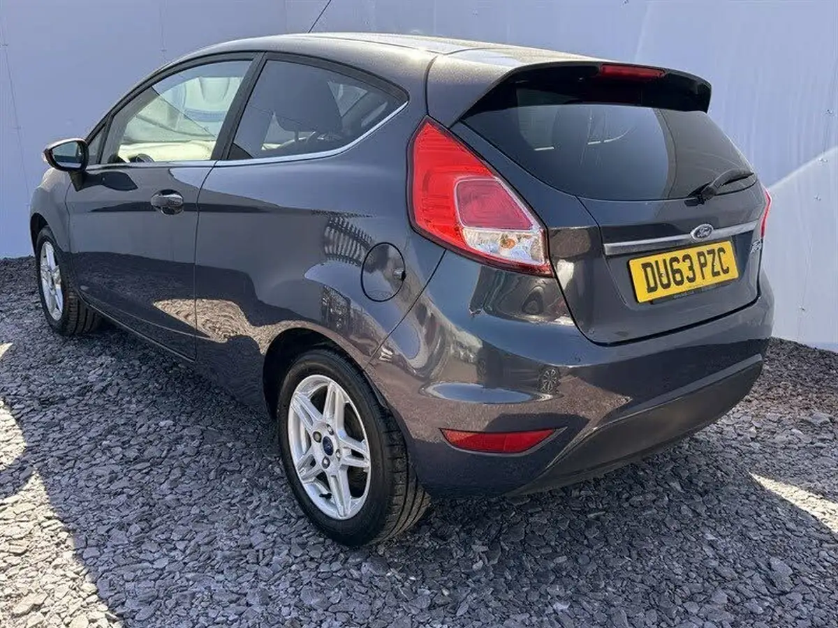2013-ford-fiesta-125-zetec-3d-big-6