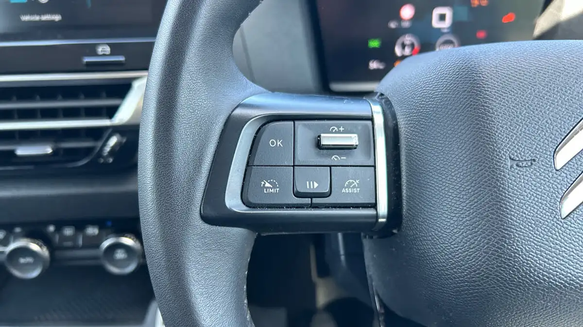 2023-citroen-c4-12-puretech-sense-big-22