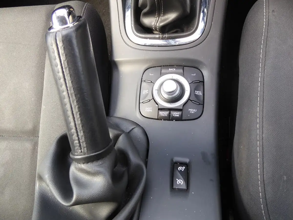 2012-renault-megane-15dci-dynamique-tom-tom-hatchback-5d-big-5