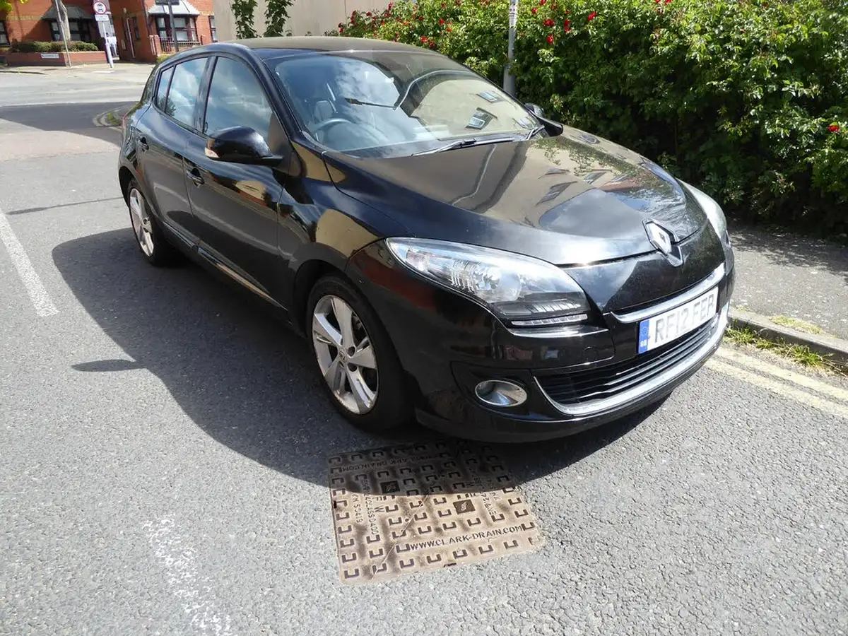 2012-renault-megane-15dci-dynamique-tom-tom-hatchback-5d-big-1