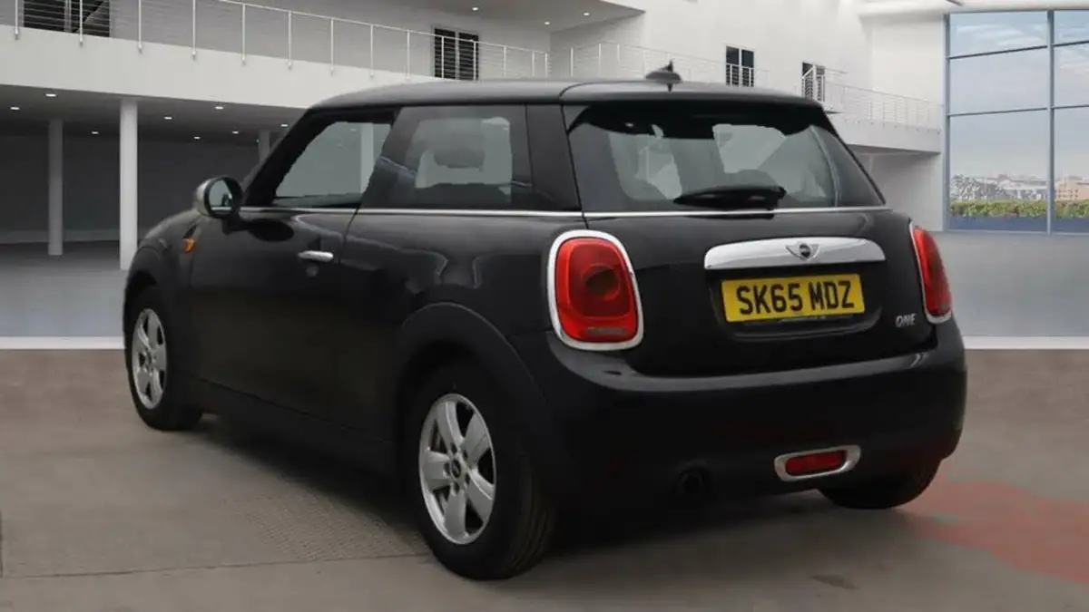 2015-mini-cooper-12-one-ss-3d-big-2