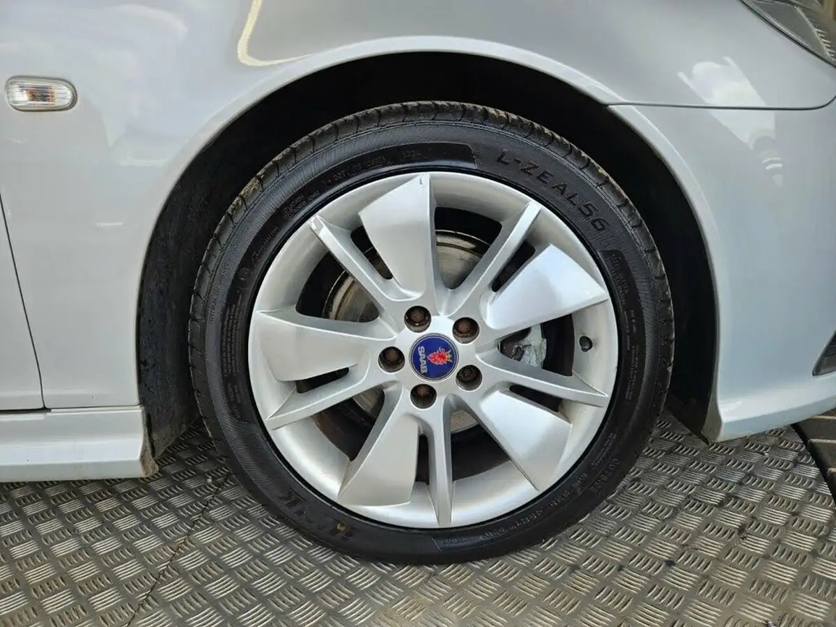 2010-saab-9-3-big-17