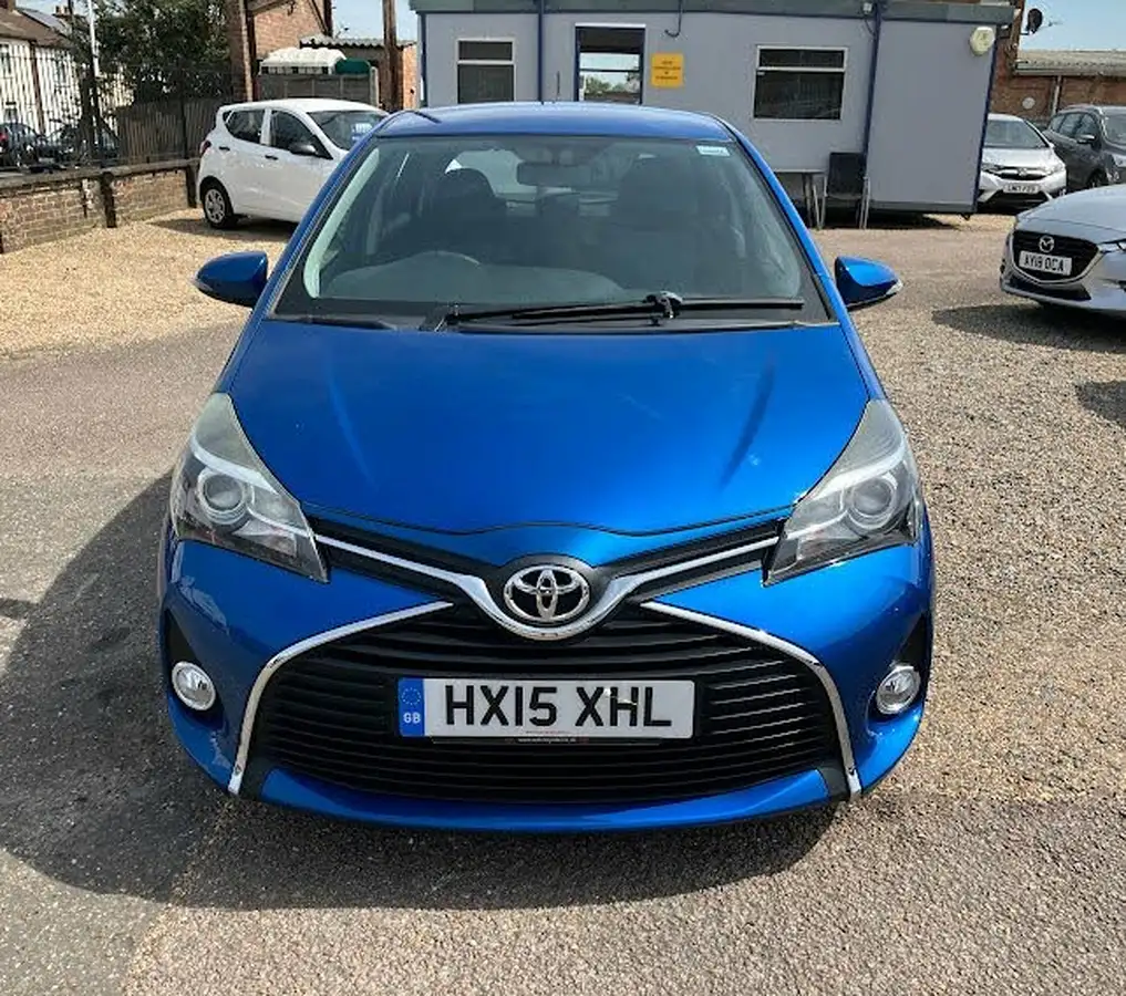 2015-toyota-yaris-133-icon-vvt-i-5d-big-3