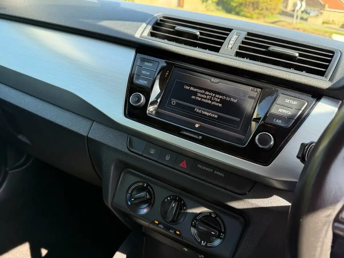 2019-skoda-fabia-10-mpi-se-75ps-ss-hatchback-big-27