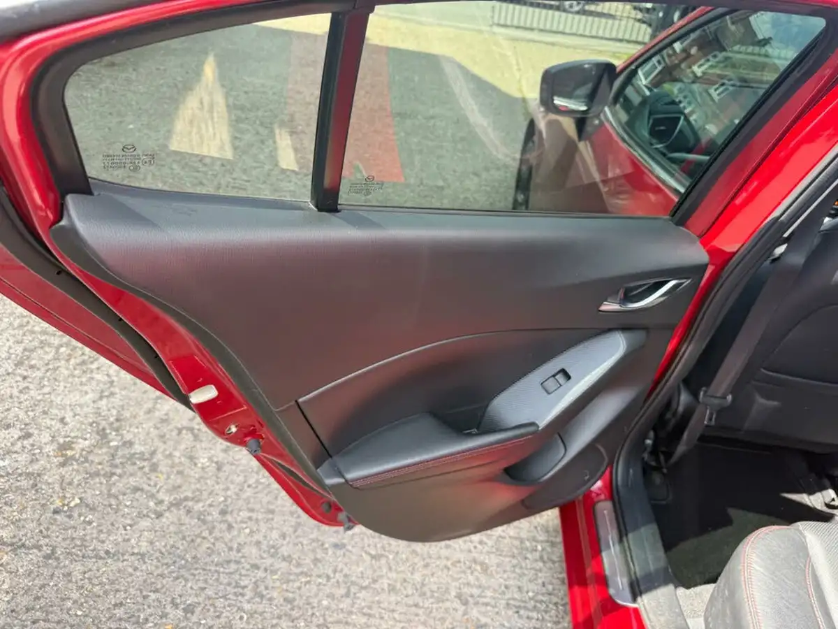 2014-mazda-mazda3-20-sport-nav-165ps-hatchback-5d-big-16