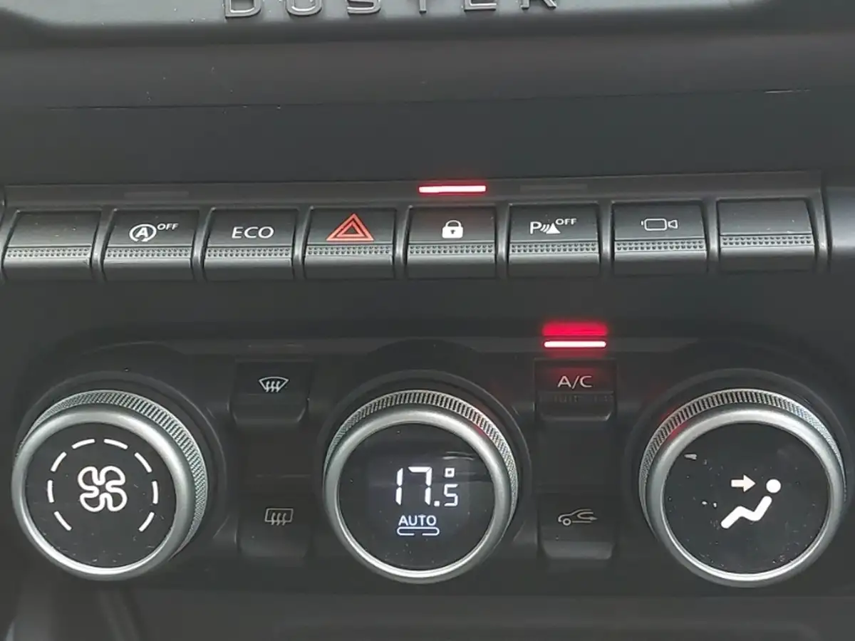 2022-ford-focus-23t-st-hatchback-big-14