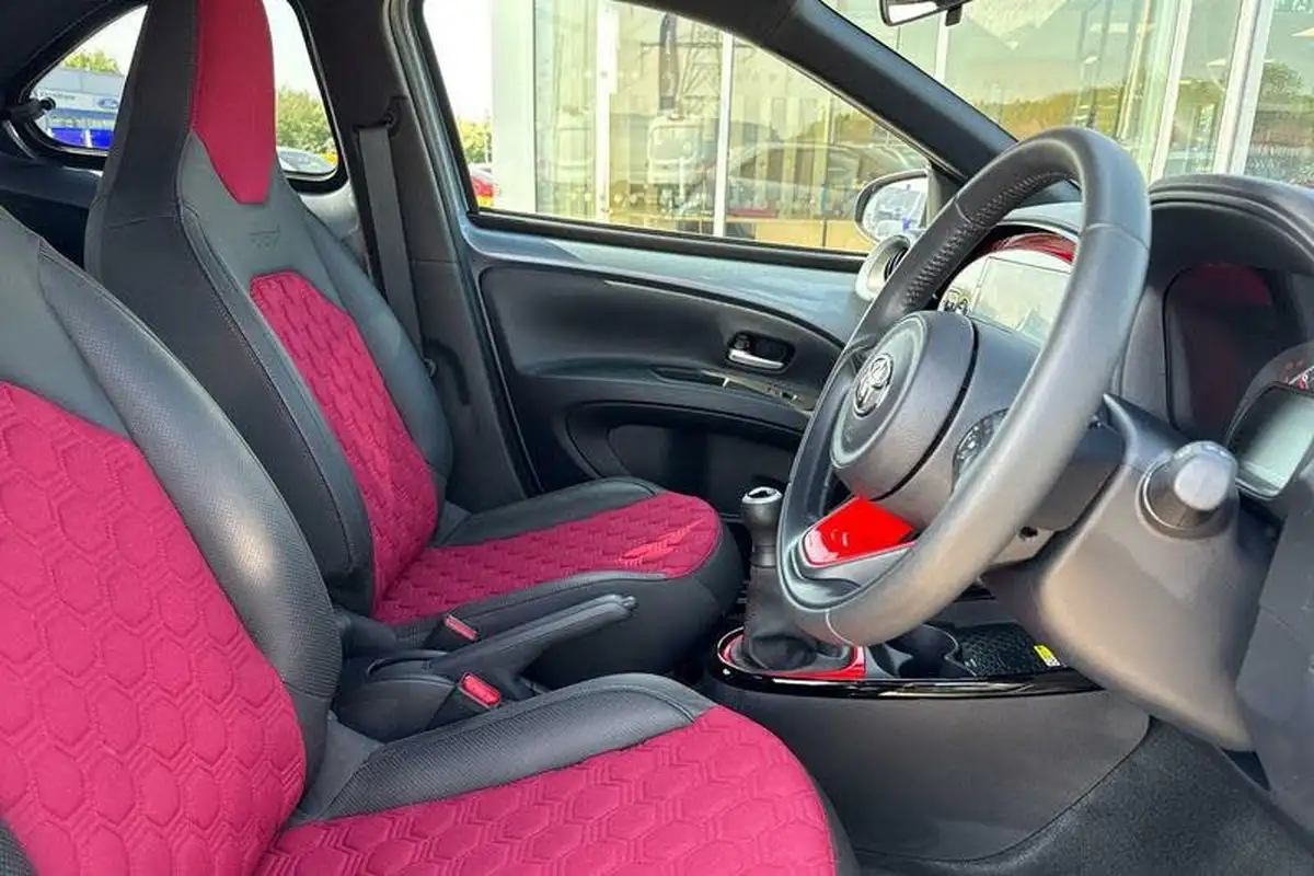 2023-toyota-aygo-x-10-vvt-i-undercover-big-16