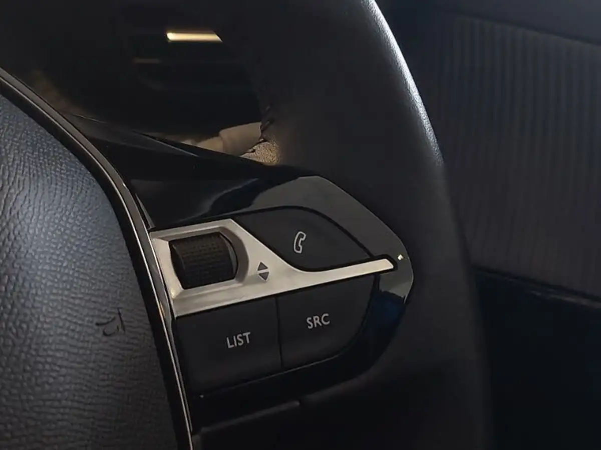 2022-peugeot-208-12-puretech-allure-premium-100ps-big-17