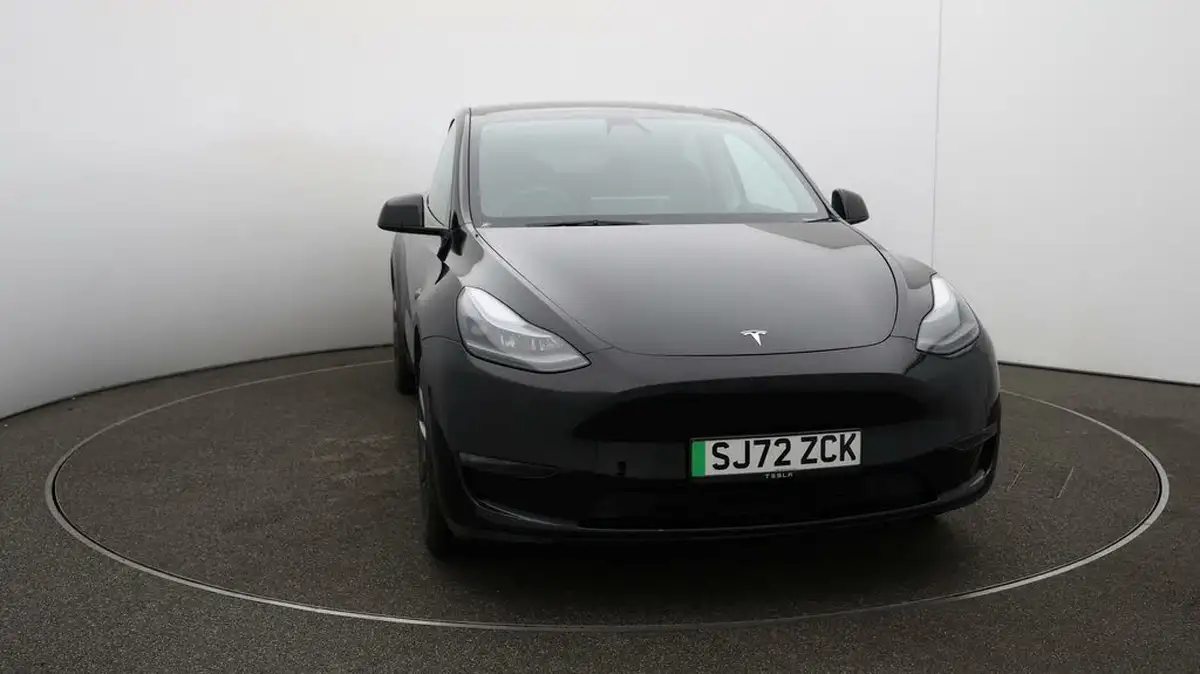 2022-tesla-model-y-e-long-range-big-39