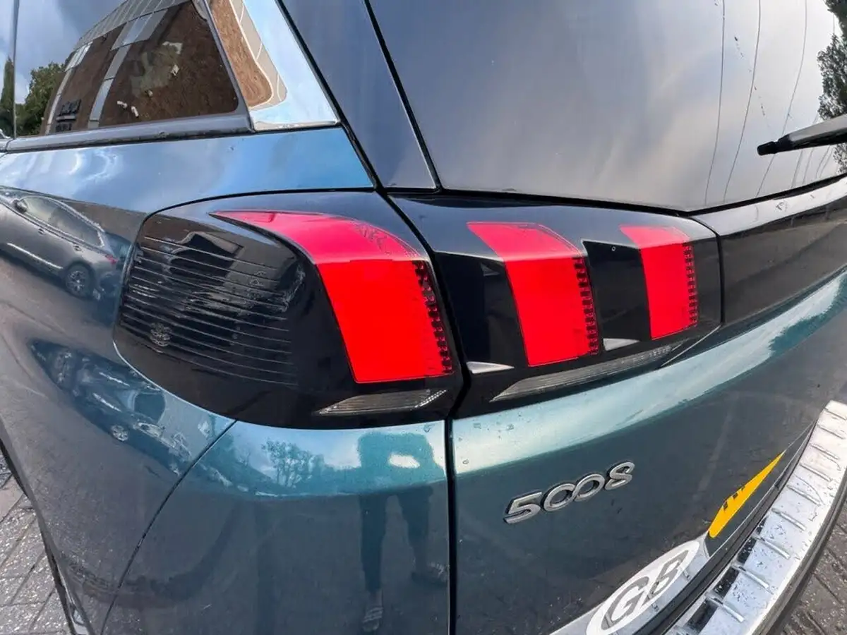 2017-peugeot-5008-suv-12-puretech-allure-eat6-big-16