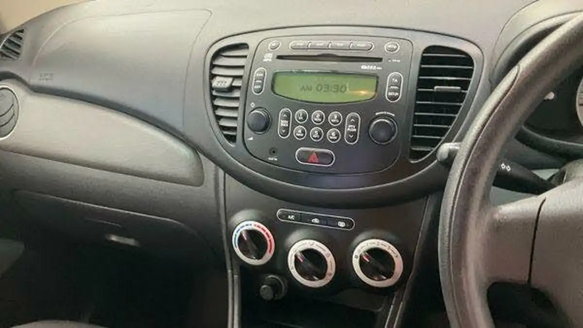 2010-hyundai-i10-12-classic-big-7