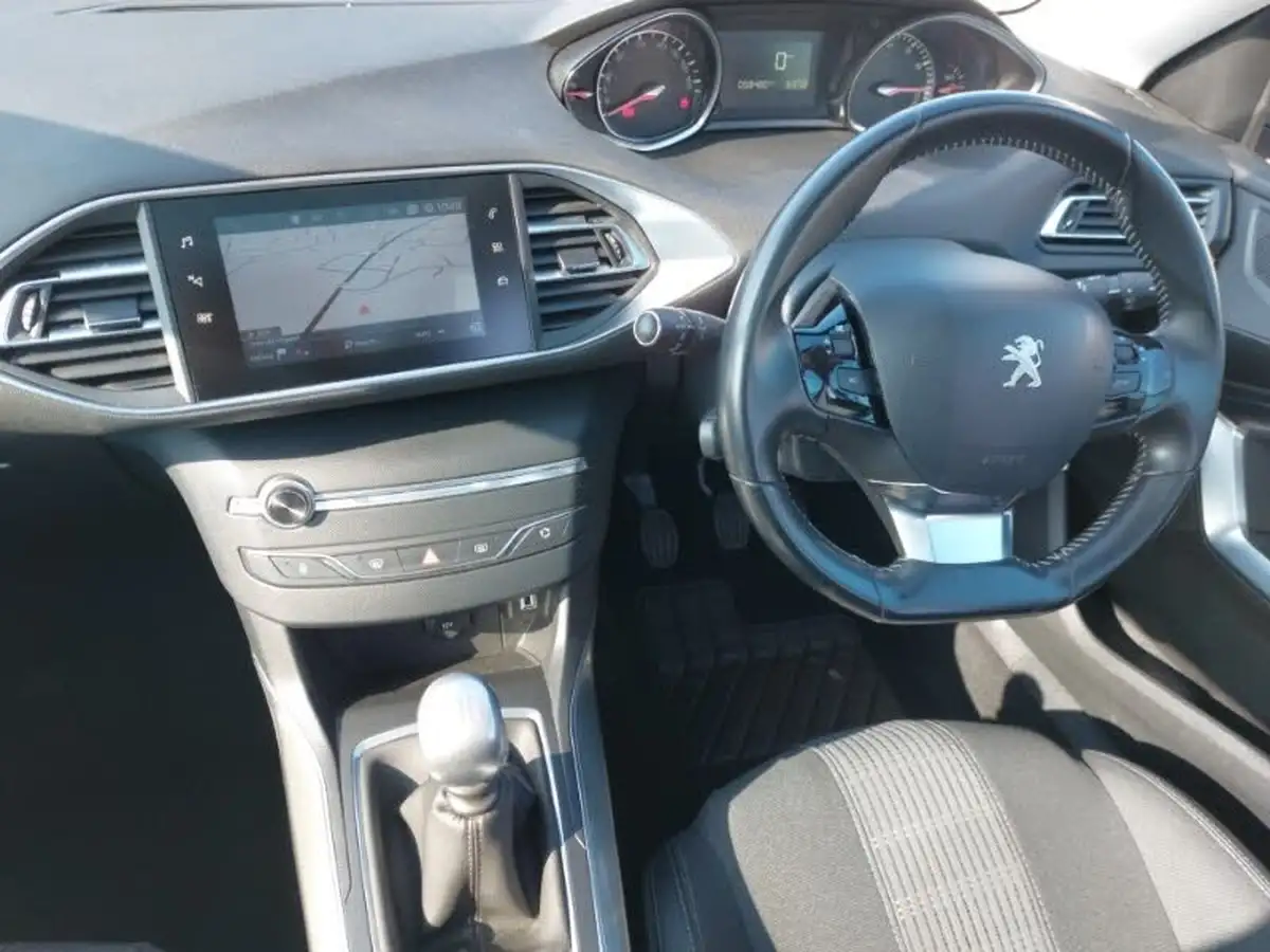 2019-peugeot-308-12-puretech-allure-130bhp-big-9
