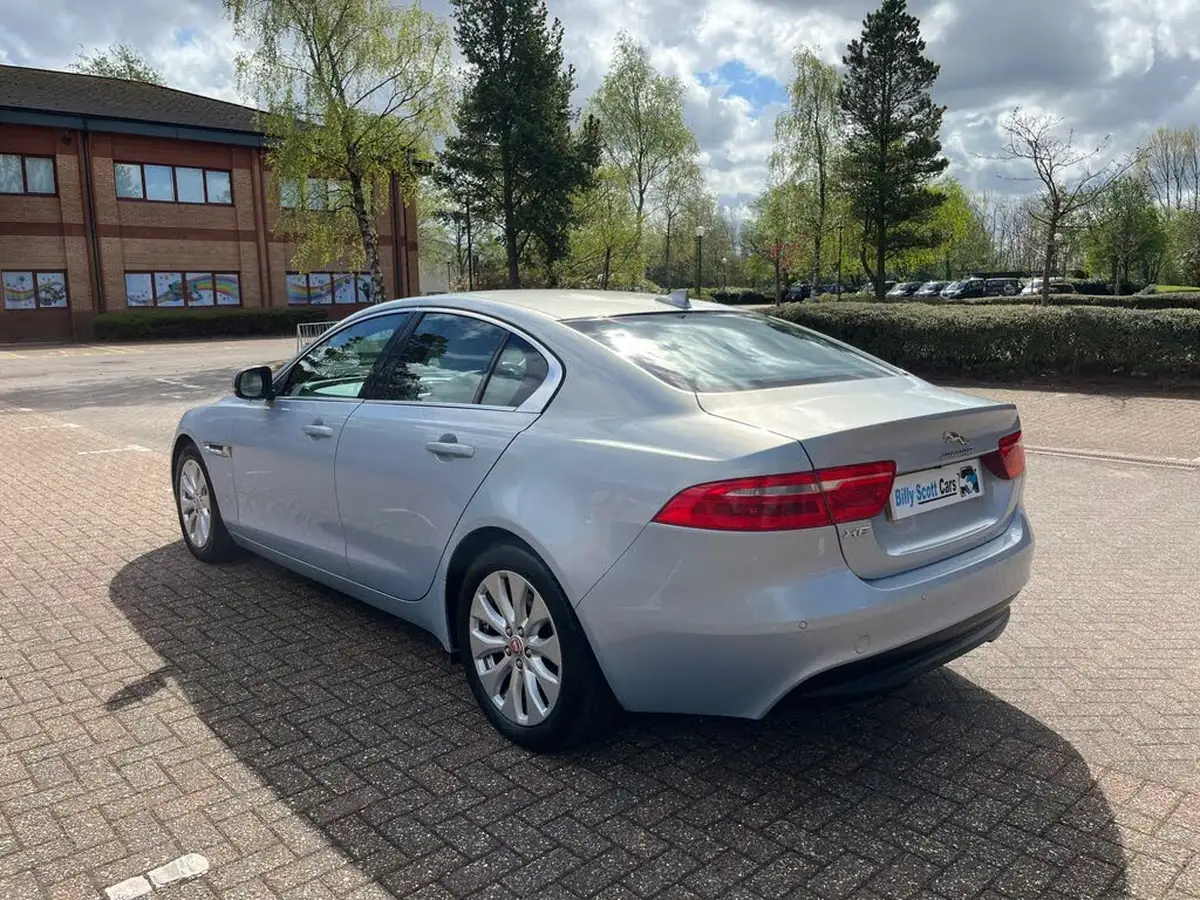 2016-jaguar-xe-20d-prestige-163ps-big-3