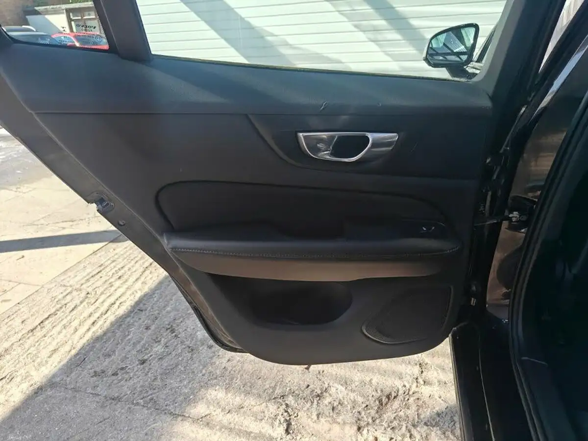 2018-volvo-v60-20td-d4-momentum-geartronic-big-43