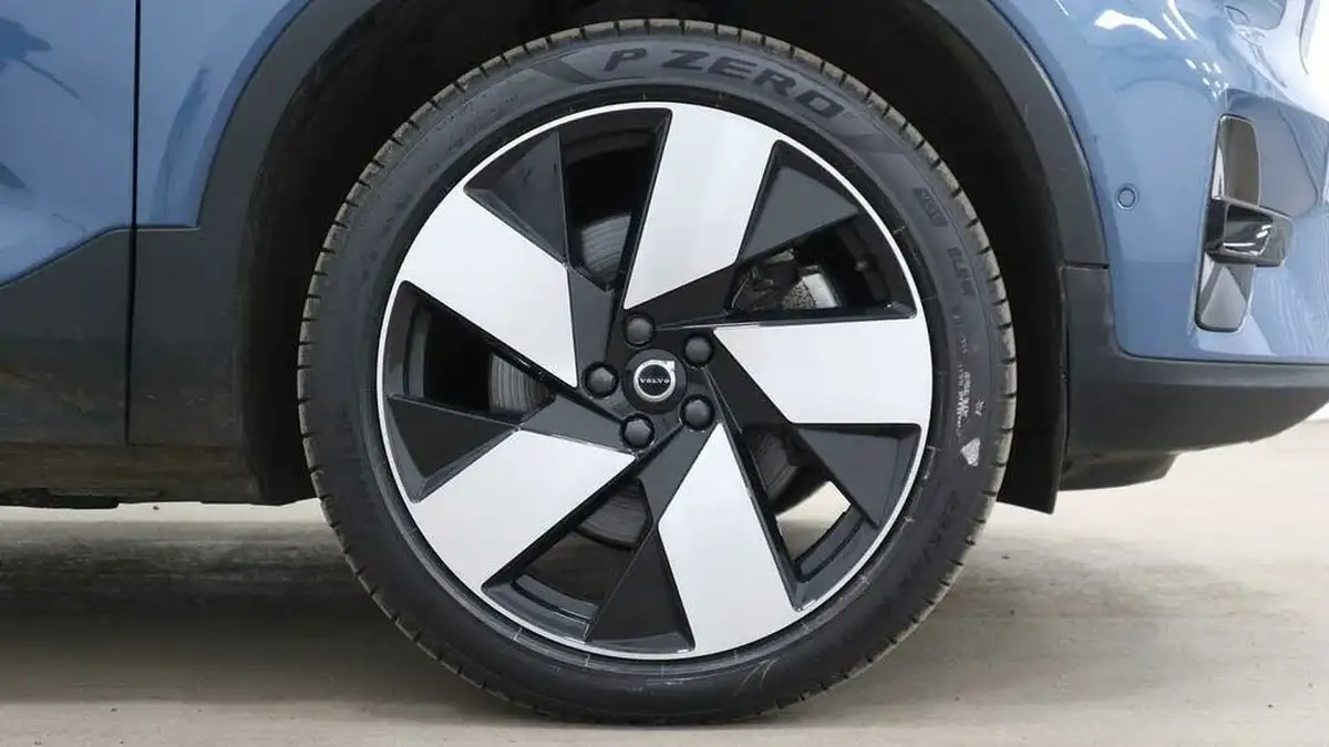 2022-volvo-c40-e-twin-recharge-pro-big-18