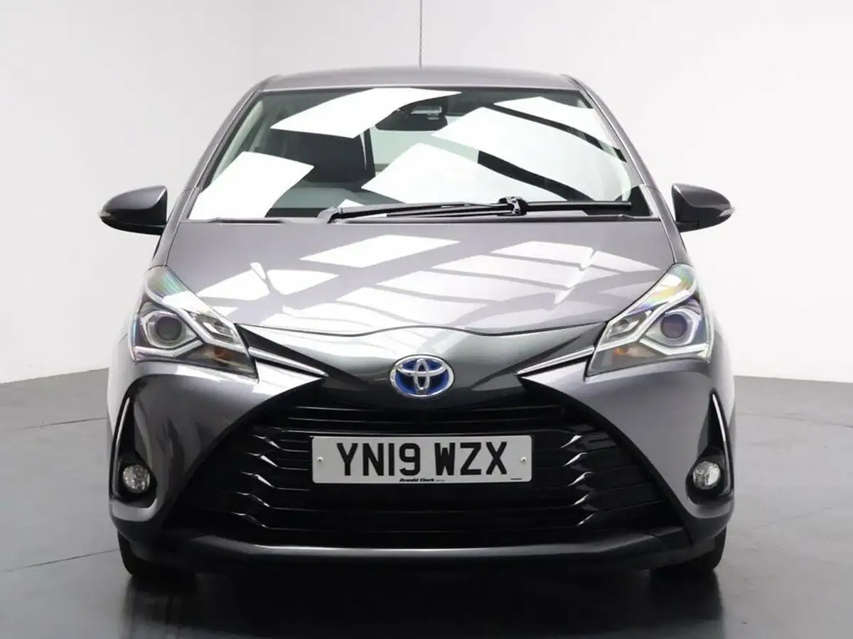 2019-toyota-yaris-15-vvt-i-icon-hybrid-big-4