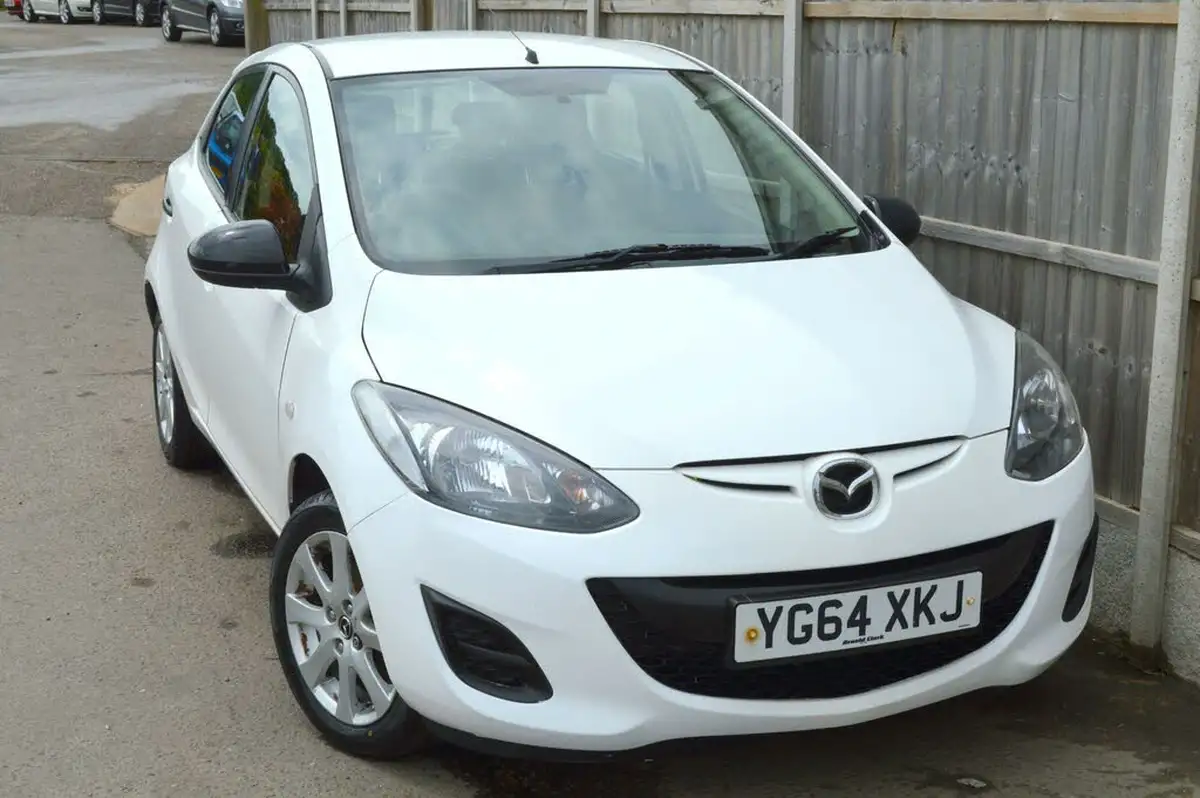 2014-mazda-mazda2-13-se-air-con-big-16