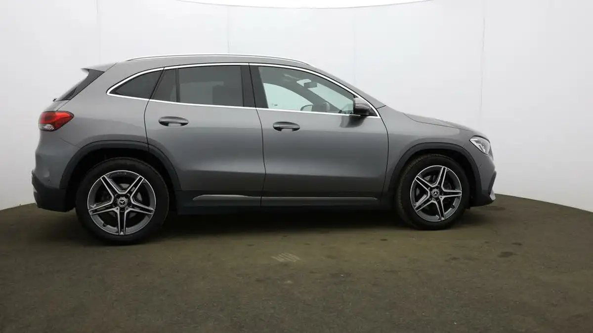 2022-mercedes-benz-gla-class-13-gla-200-amg-line-executive-big-53