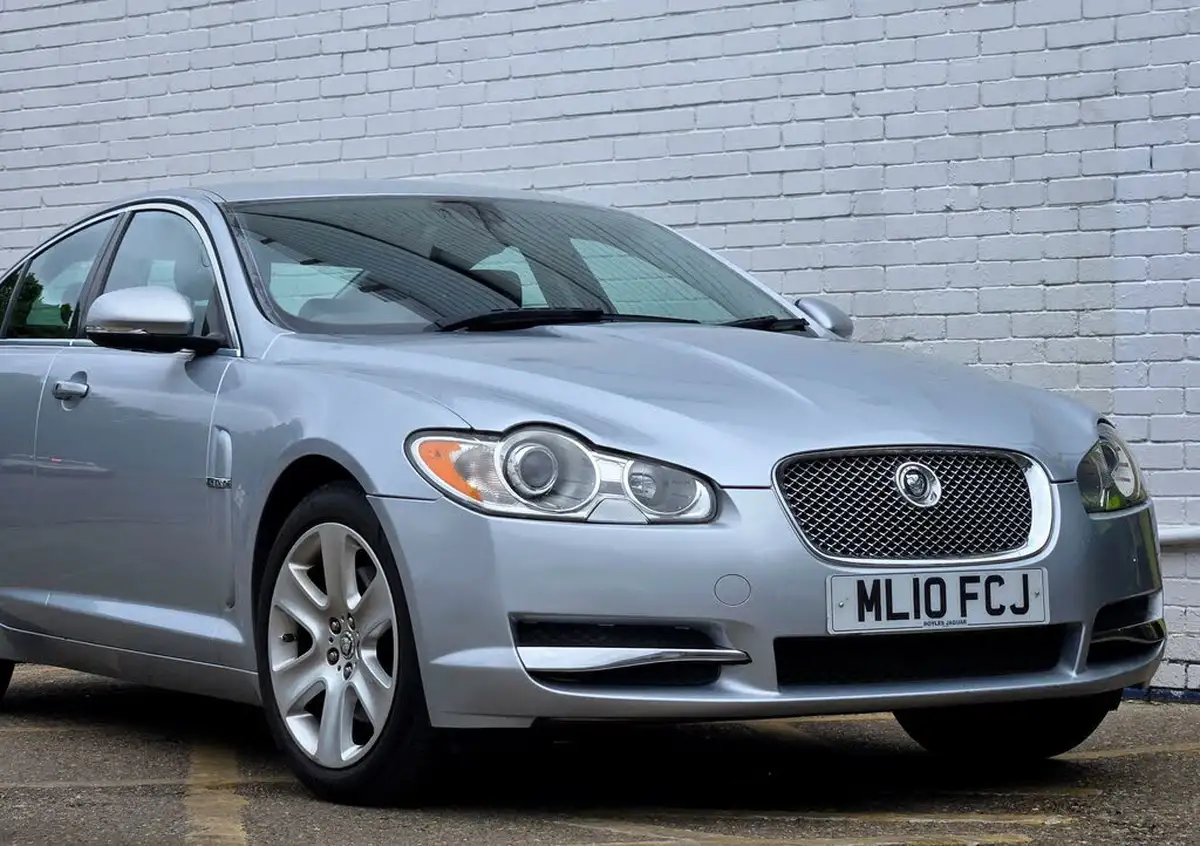 2010-jaguar-xf-30-premium-luxury-big-0