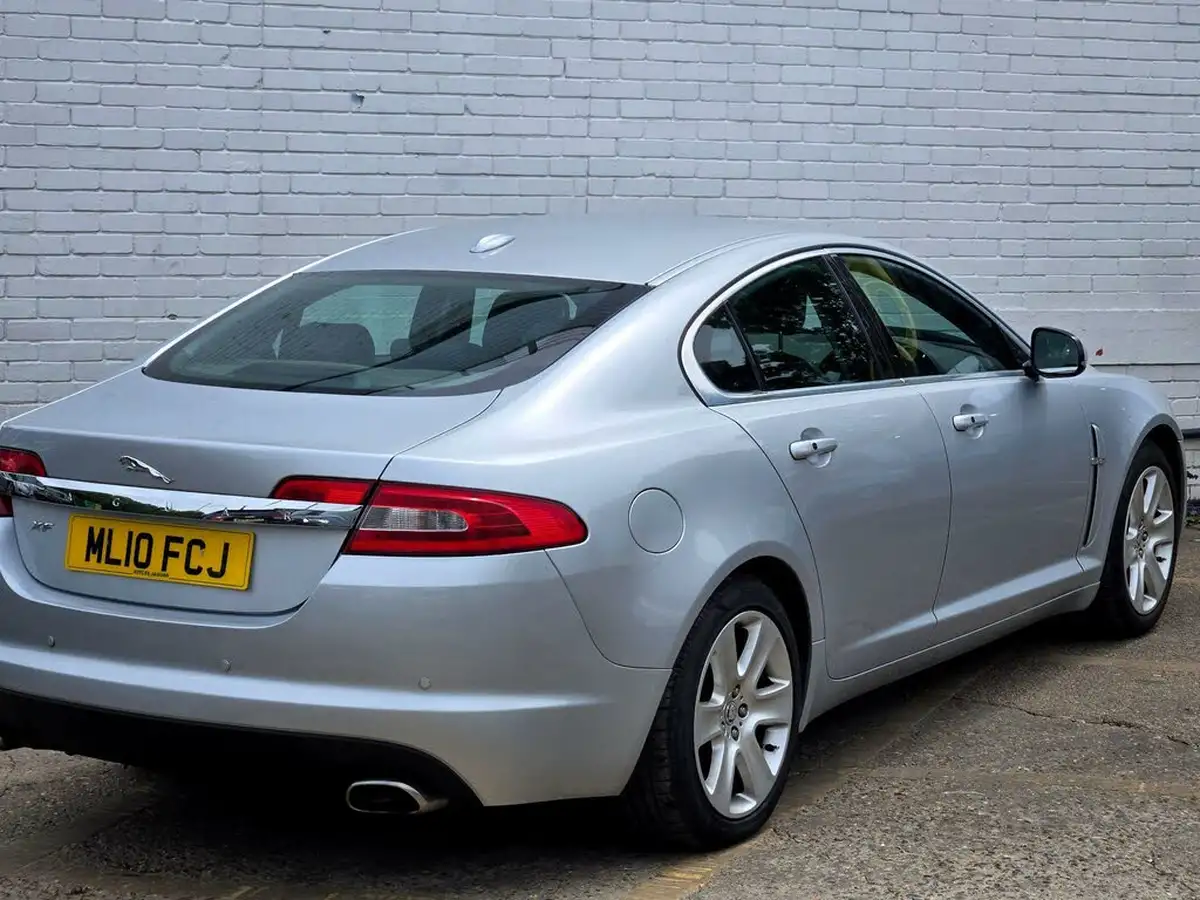 2010-jaguar-xf-30-premium-luxury-big-24