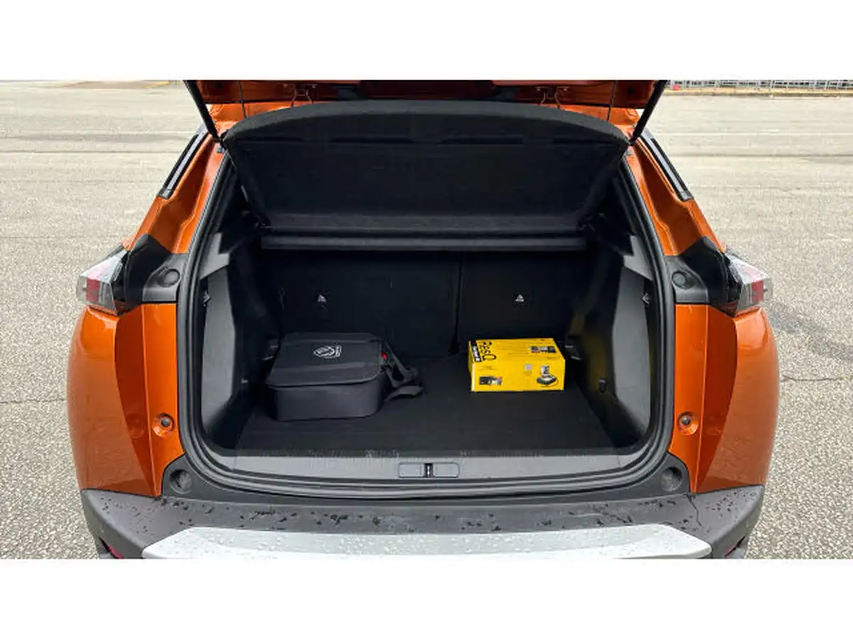 2023-peugeot-2008-suv-e-active-premium-big-3