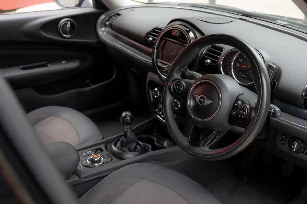 2018-mini-clubman-15-cooper-ss-big-48